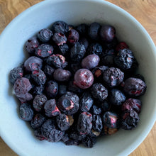 Laden Sie das Bild in den Galerie-Viewer, Blaubeeren gefriergetrocknet, 100% norddeutsch, 250g